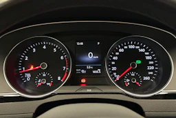 musta Volkswagen Passat 2024 kuva 17.