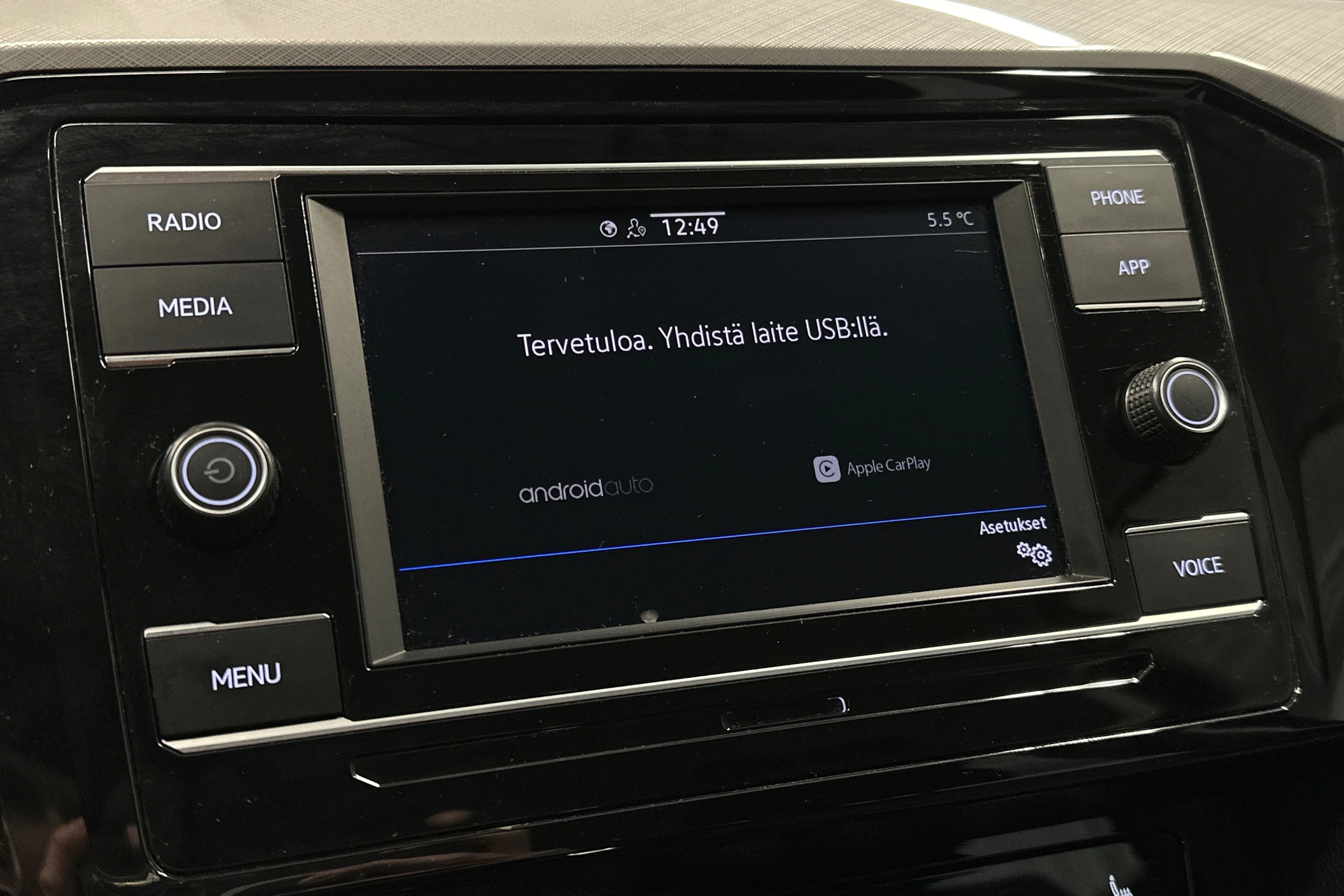 musta Volkswagen Passat 2024 kuva 23.