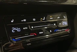 musta Volkswagen Passat 2024 kuva 24.