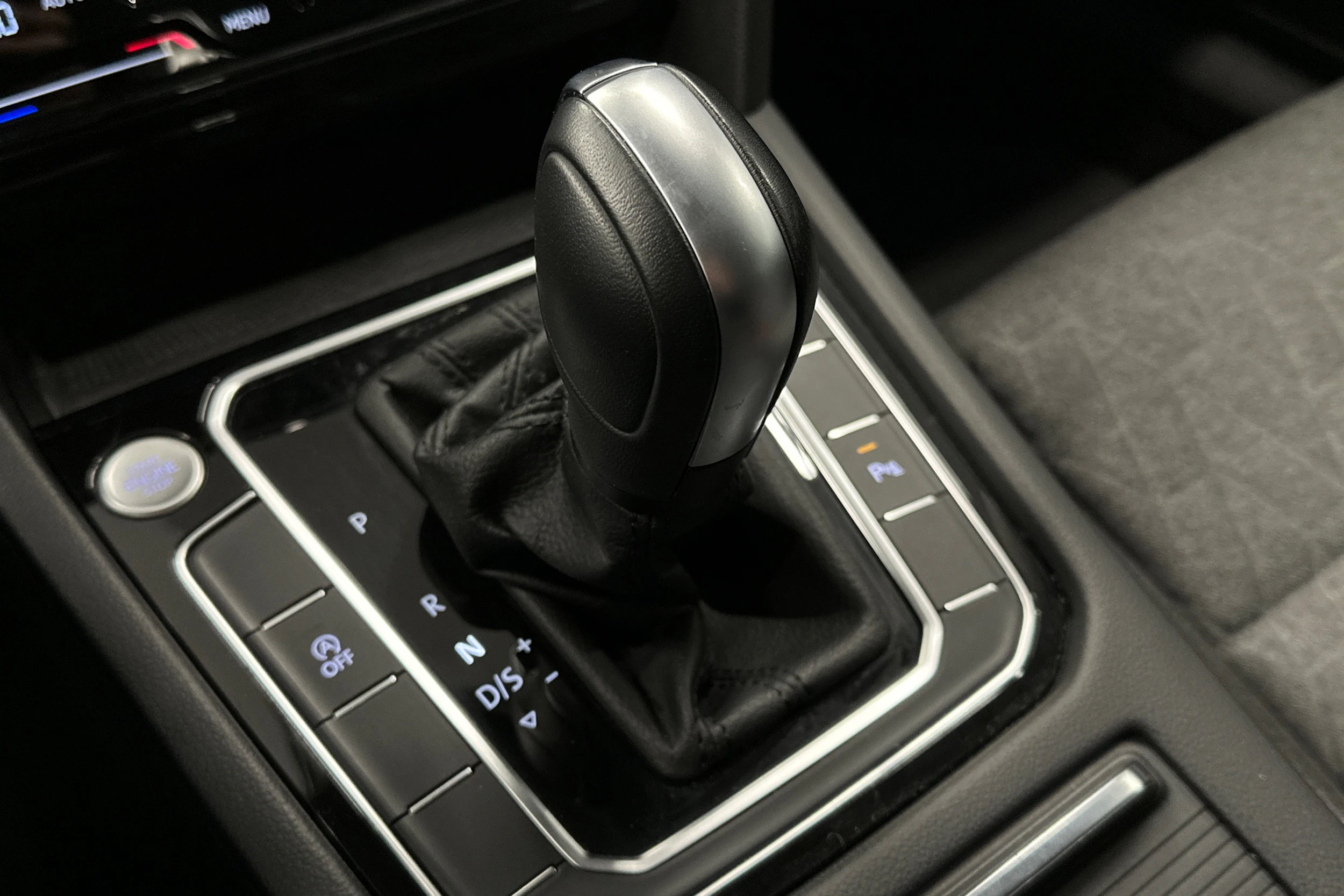 musta Volkswagen Passat 2024 kuva 25.