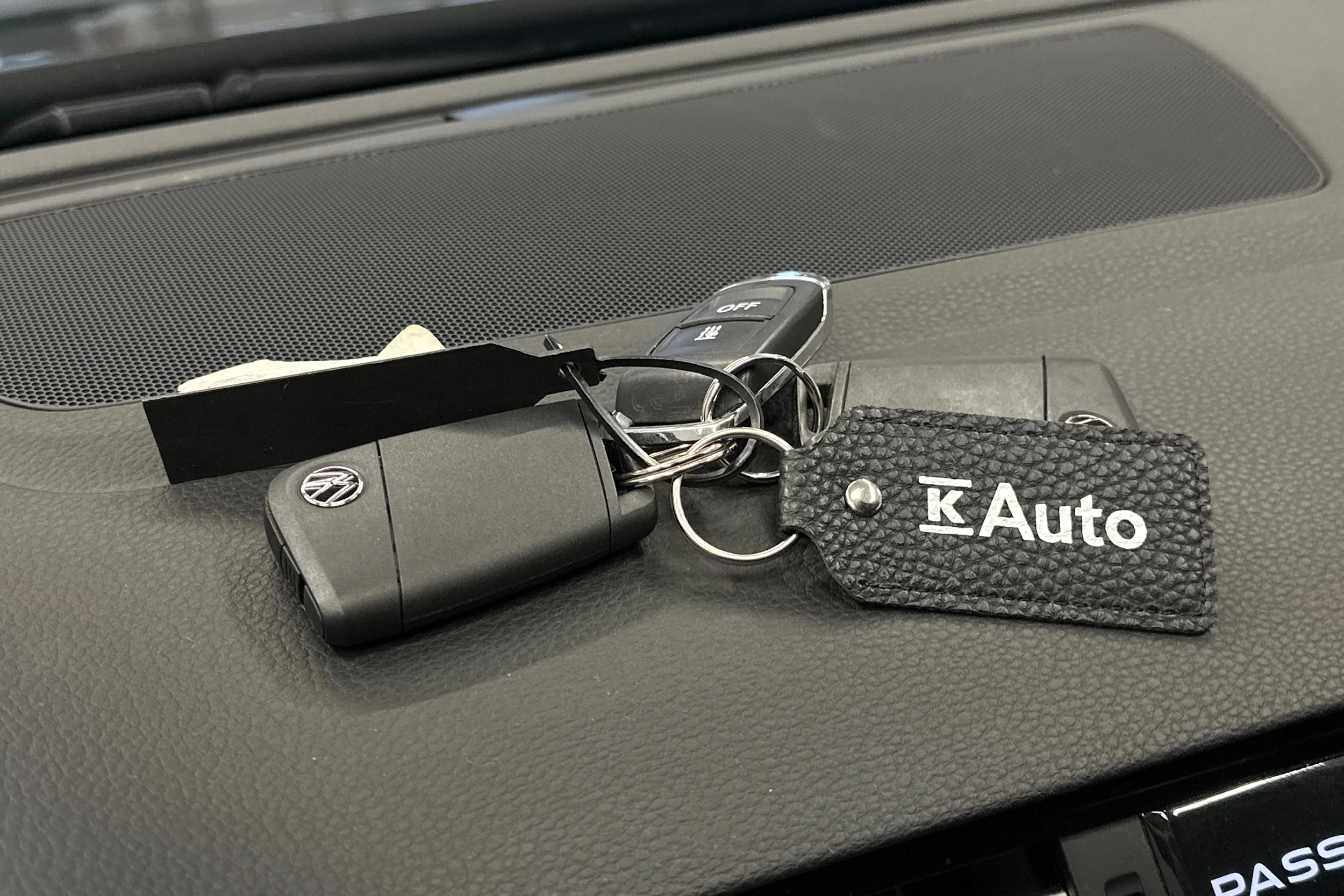 musta Volkswagen Passat 2024 kuva 26.