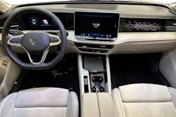 sininen Volkswagen Passat 2025 kuva 7.