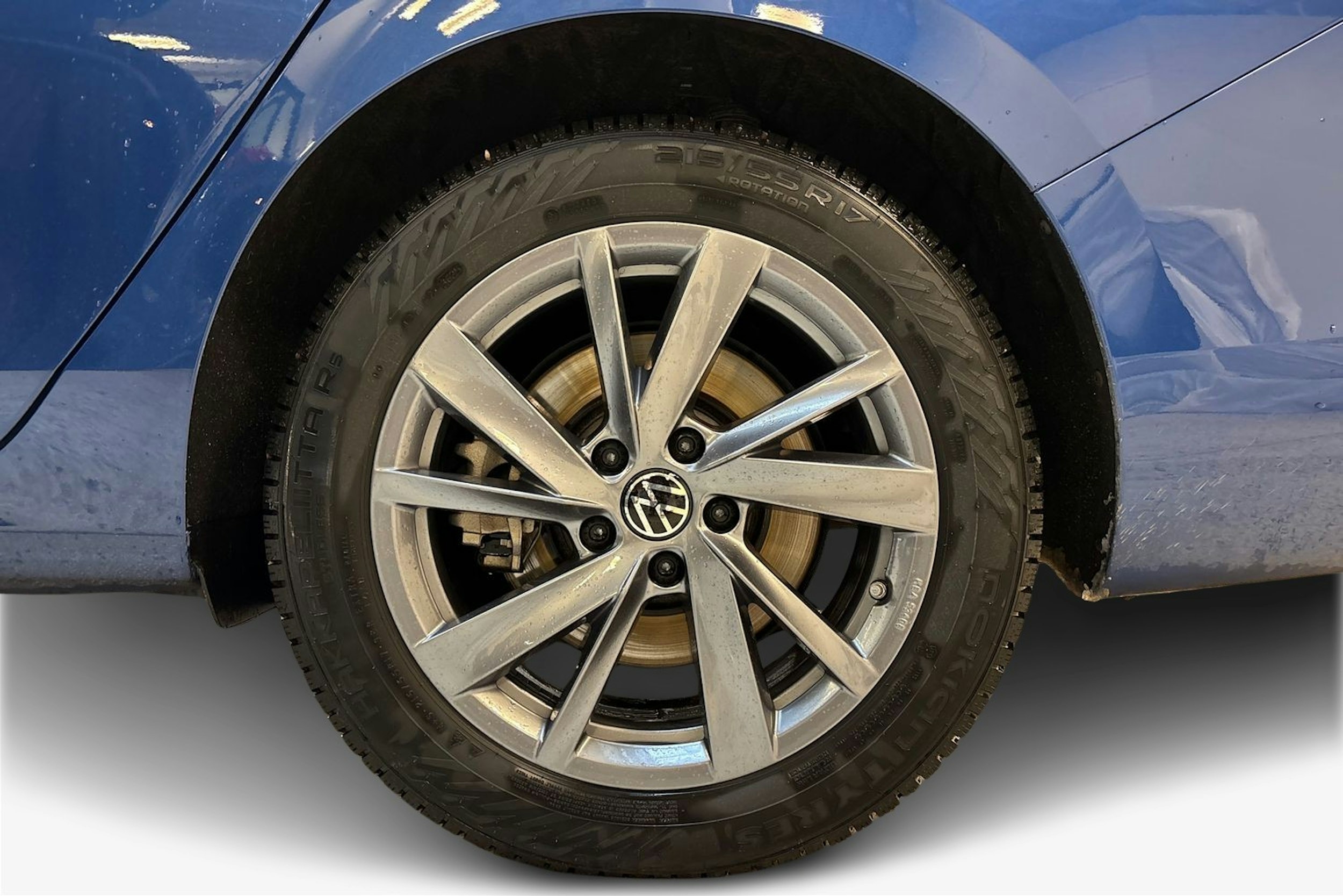 sininen Volkswagen Passat 2025 kuva 9.