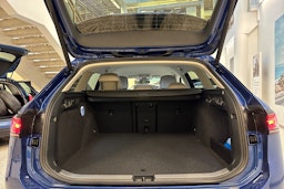 sininen Volkswagen Passat 2025 kuva 11.