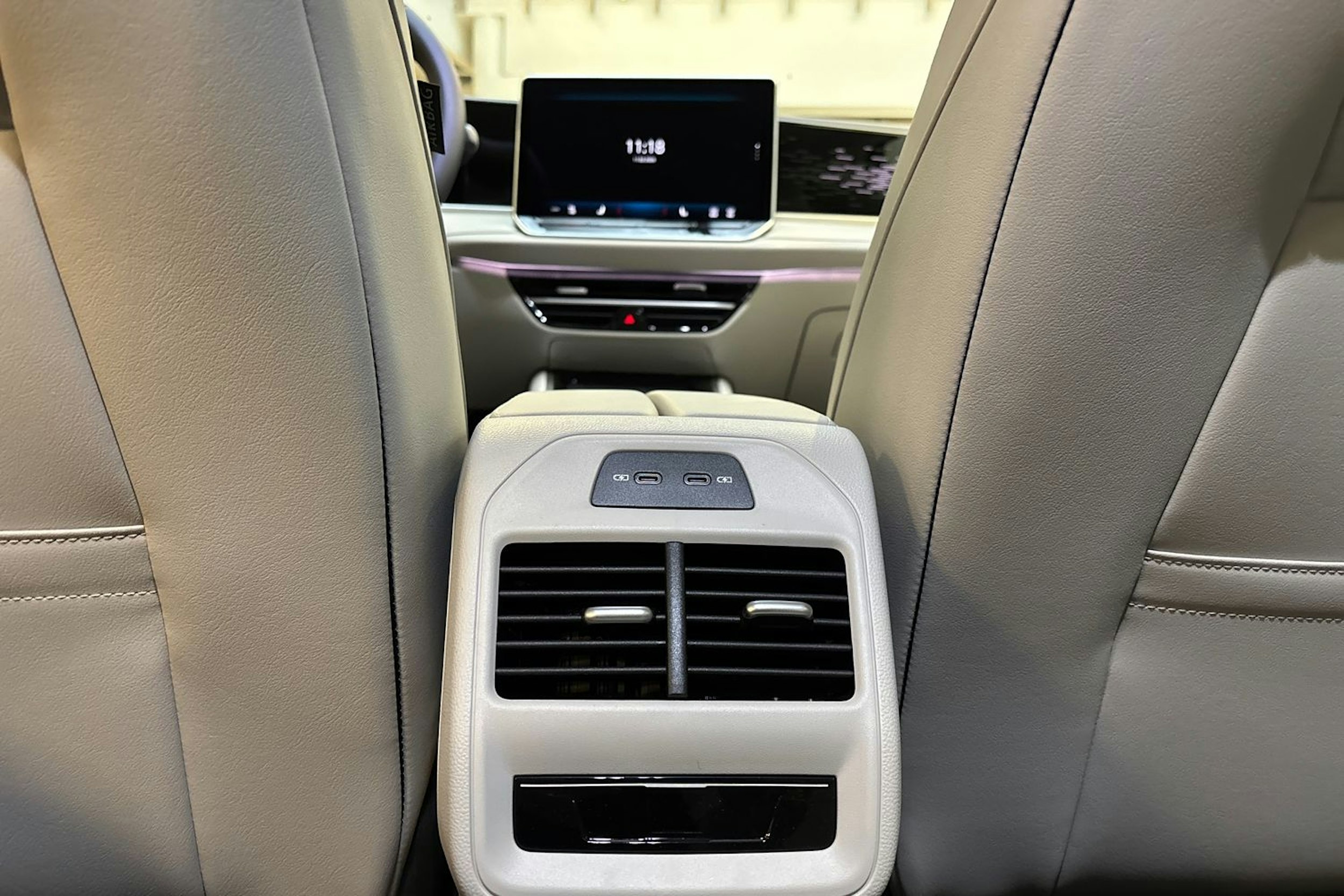 sininen Volkswagen Passat 2025 kuva 14.