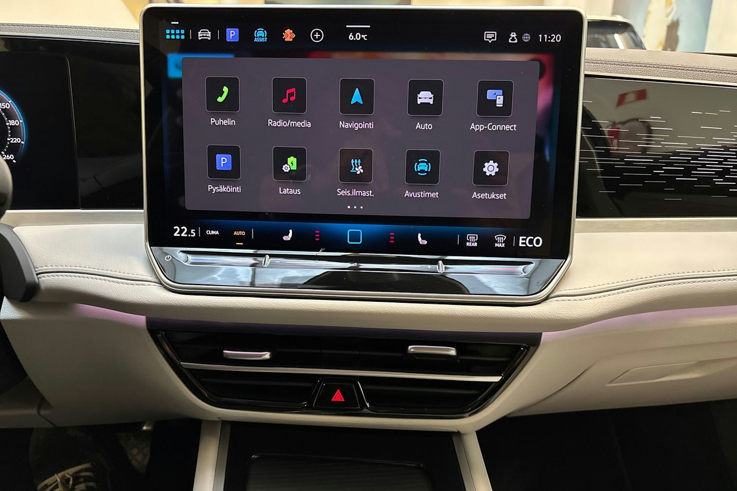 sininen Volkswagen Passat 2025 kuva 21.