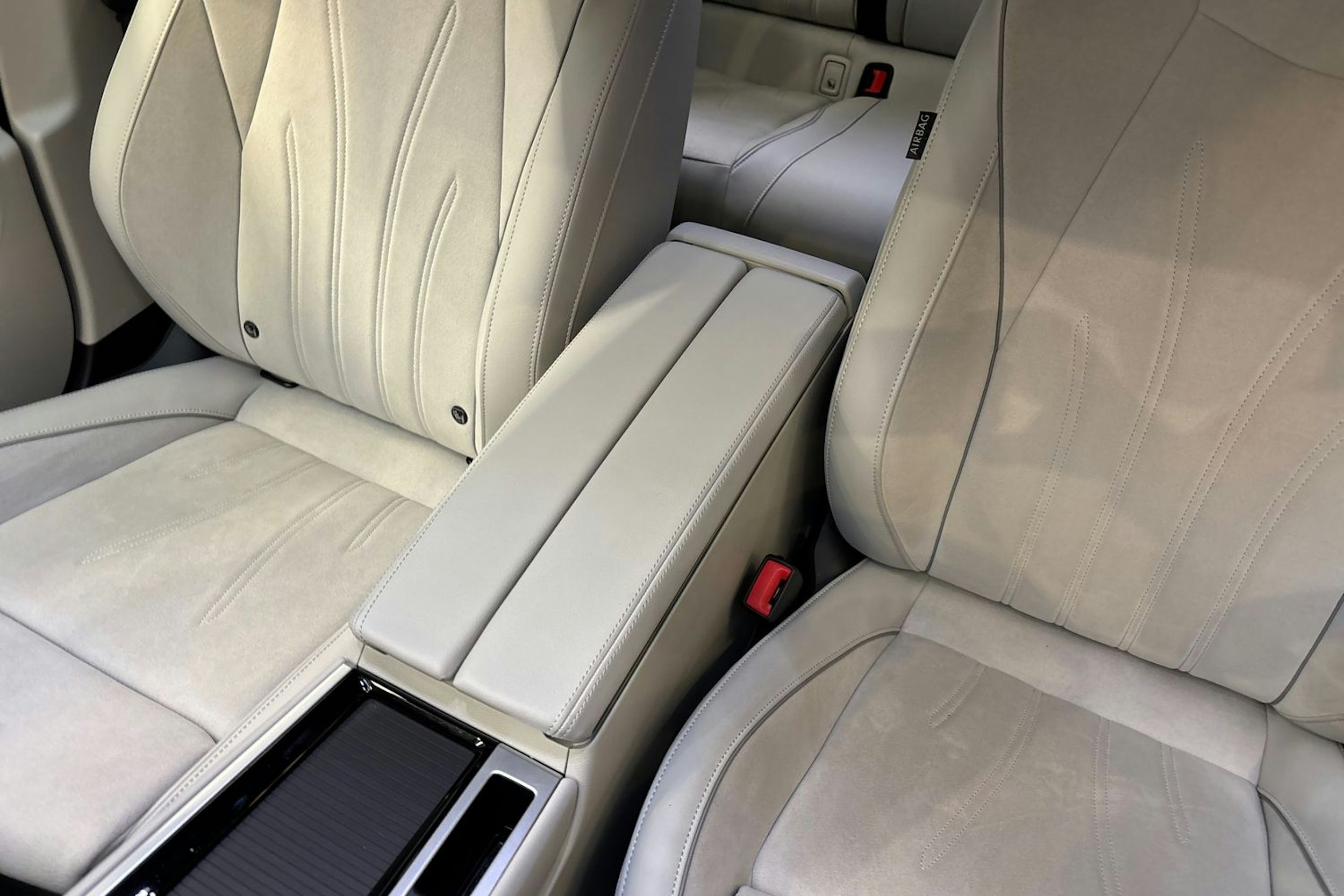 sininen Volkswagen Passat 2025 kuva 23.