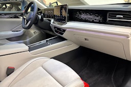 sininen Volkswagen Passat 2025 kuva 24.