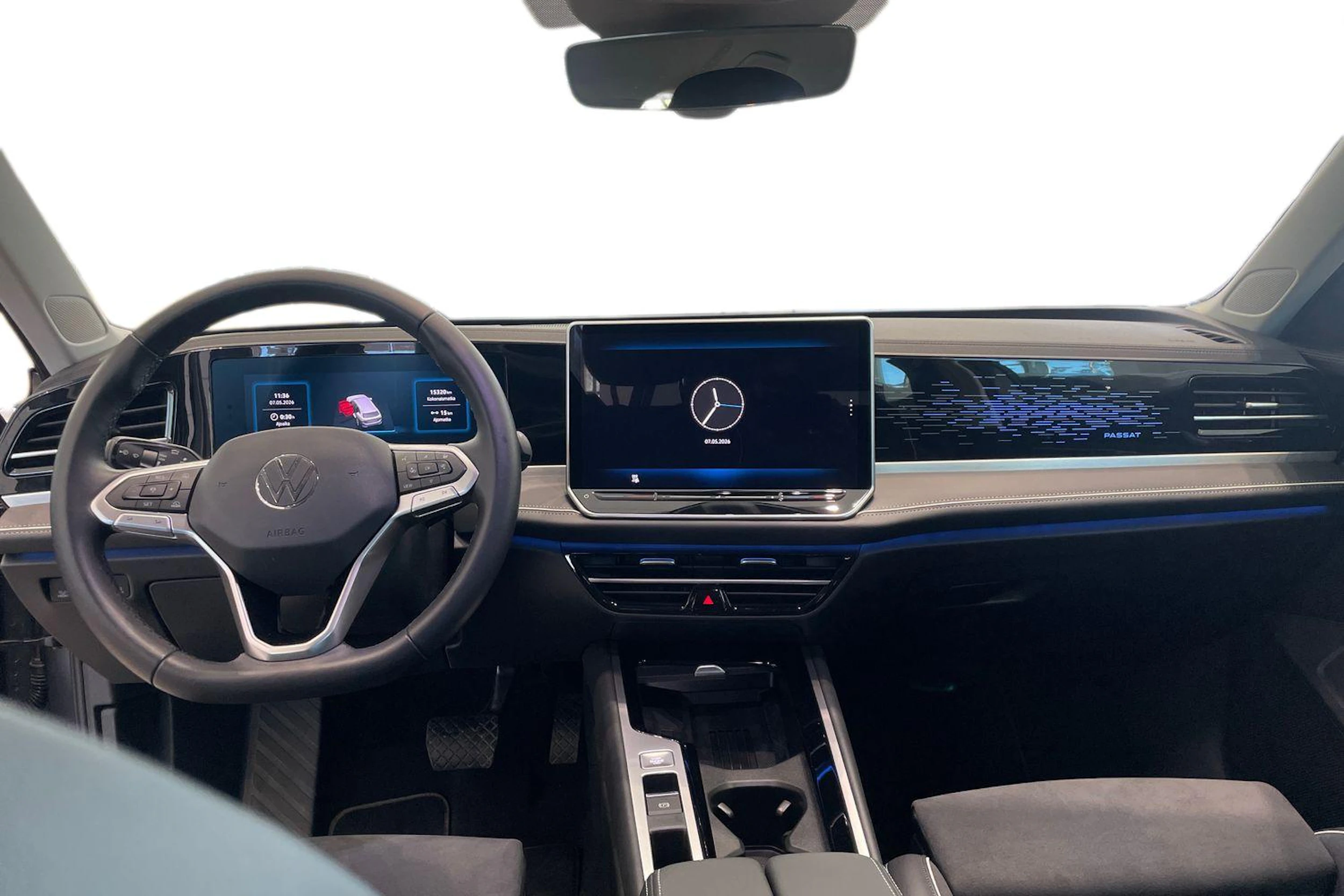 harmaa Volkswagen Passat 2025 kuva 7.
