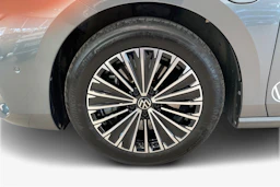 harmaa Volkswagen Passat 2025 kuva 9.