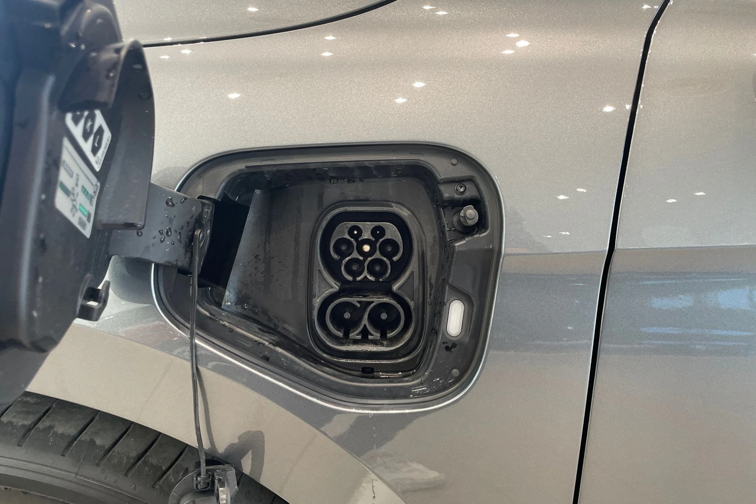 harmaa Volkswagen Passat 2025 kuva 11.
