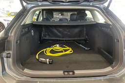 harmaa Volkswagen Passat 2025 kuva 12.
