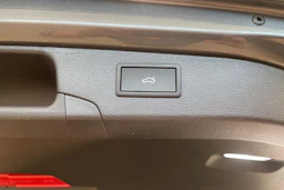 harmaa Volkswagen Passat 2025 kuva 15.