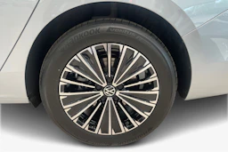 harmaa Volkswagen Passat 2026 kuva 9.