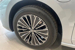 harmaa Volkswagen Passat 2026 kuva 10.