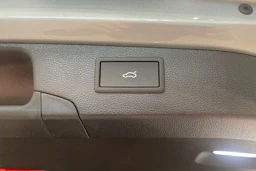 harmaa Volkswagen Passat 2026 kuva 12.