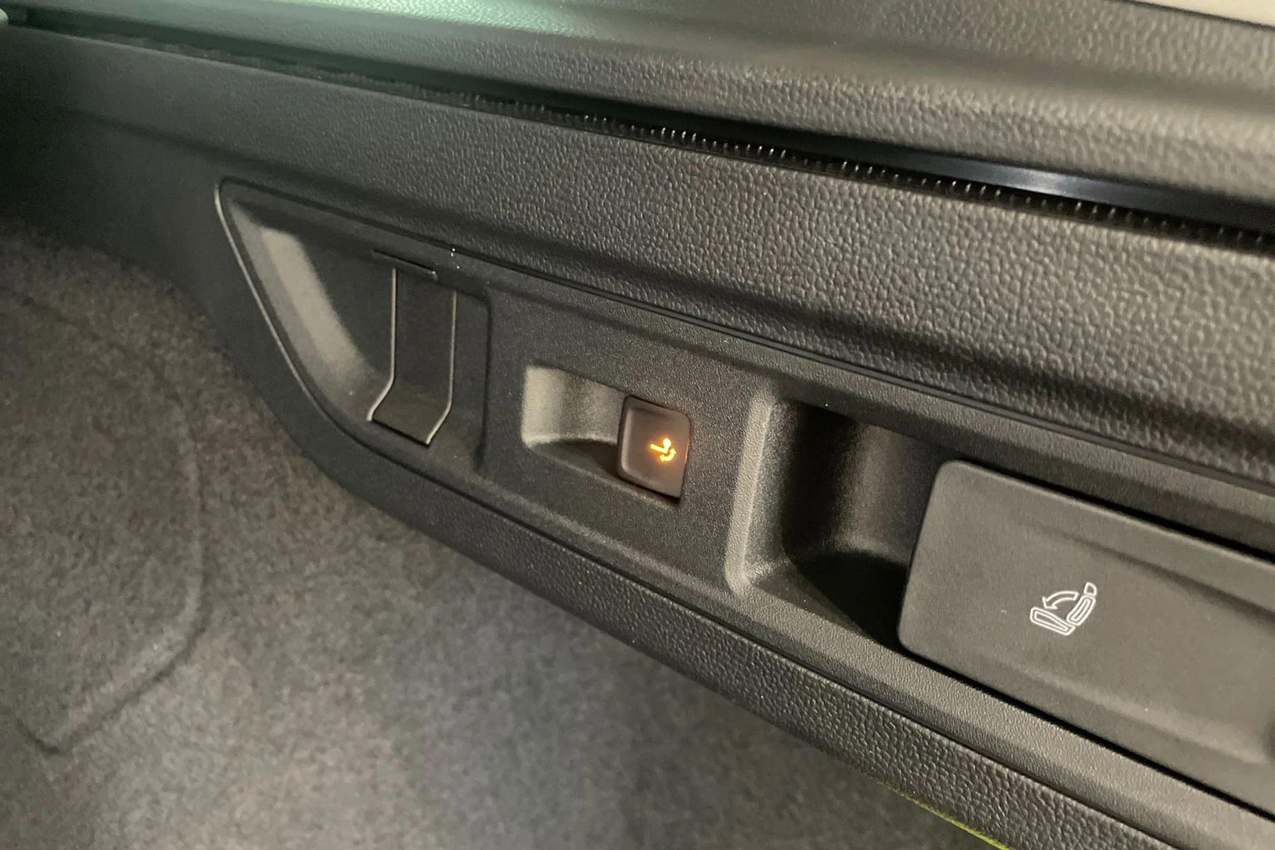 harmaa Volkswagen Passat 2026 kuva 13.