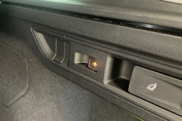 harmaa Volkswagen Passat 2026 kuva 13.