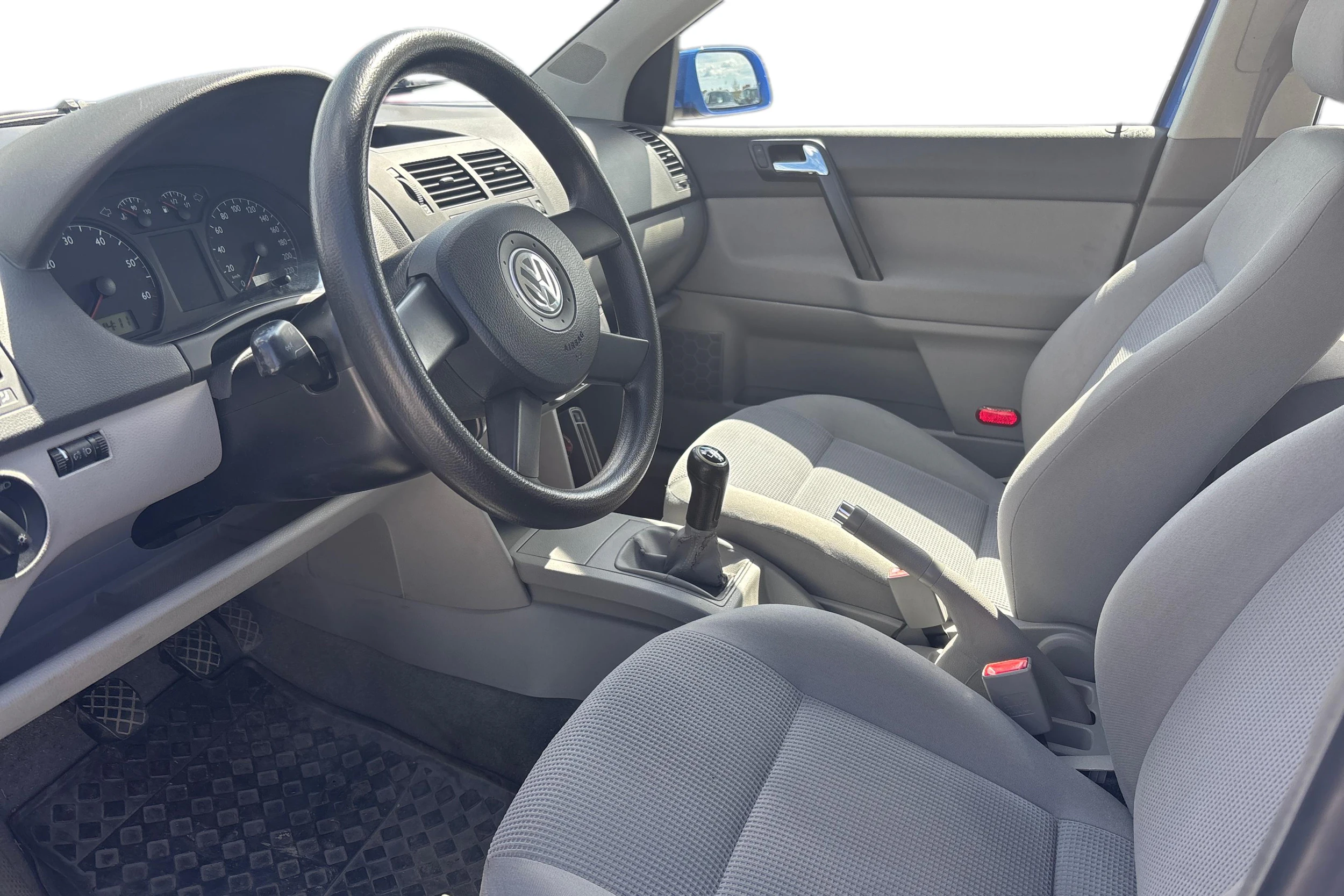 punainen Volkswagen Polo 2003 kuva 3.