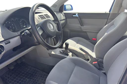 punainen Volkswagen Polo 2003 kuva 3.