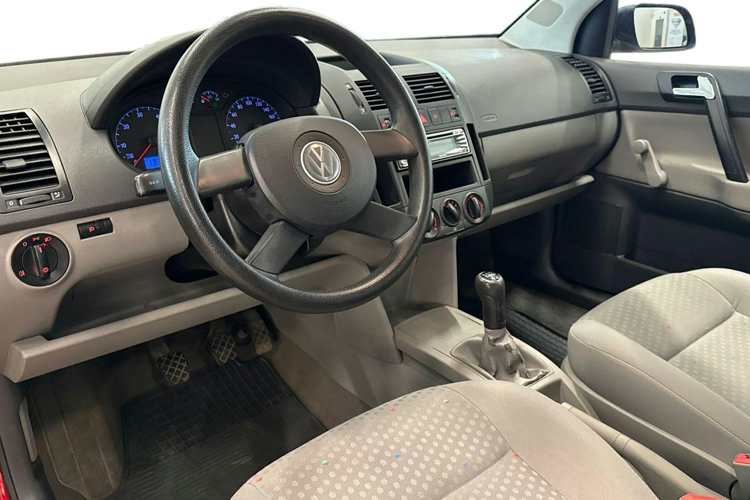 punainen Volkswagen Polo 2003 kuva 7.