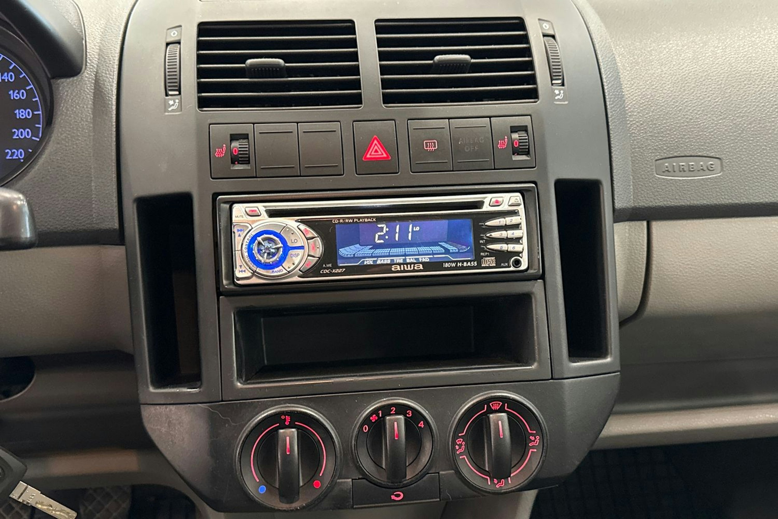 punainen Volkswagen Polo 2003 kuva 18.