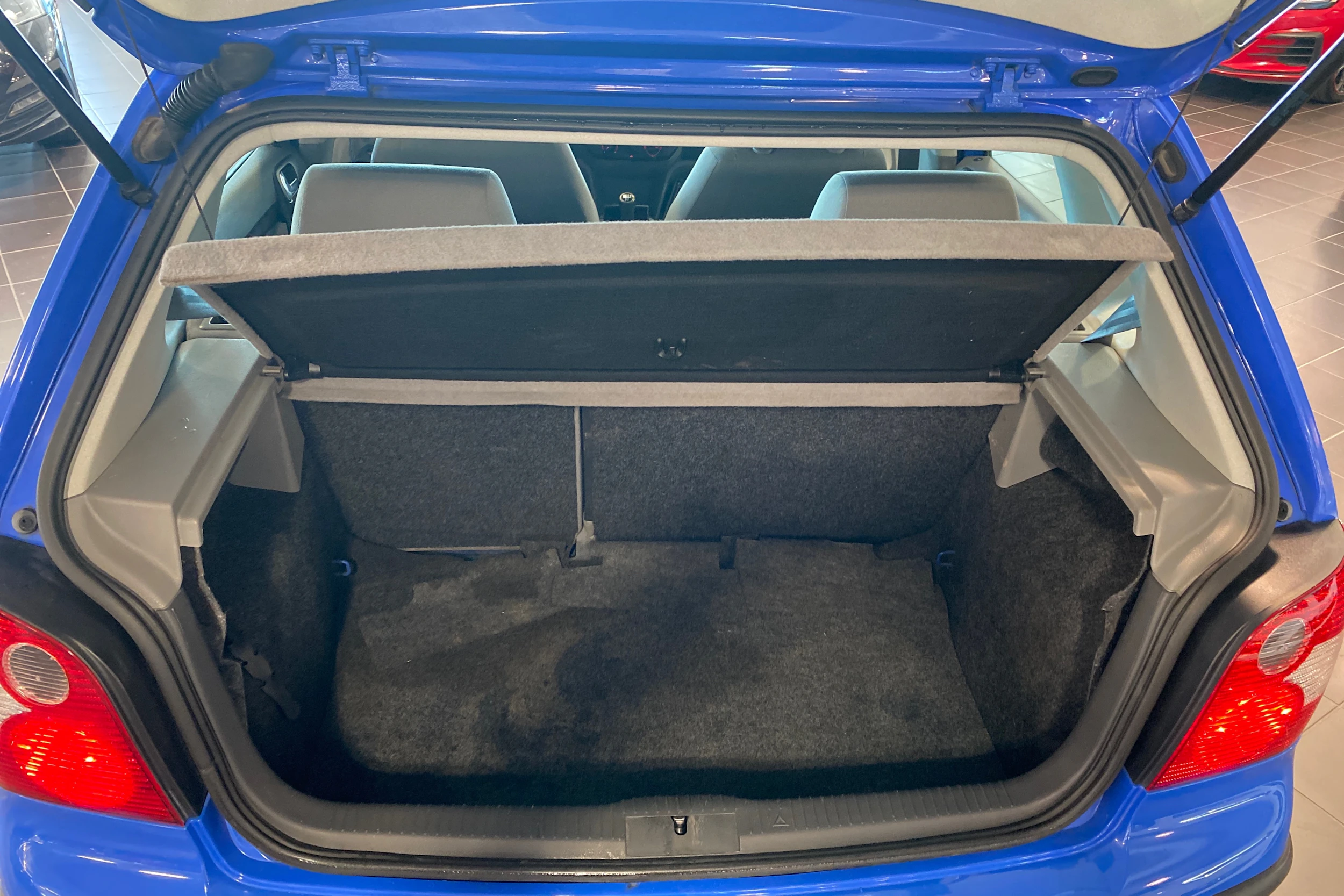 punainen Volkswagen Polo 2004 kuva 11.