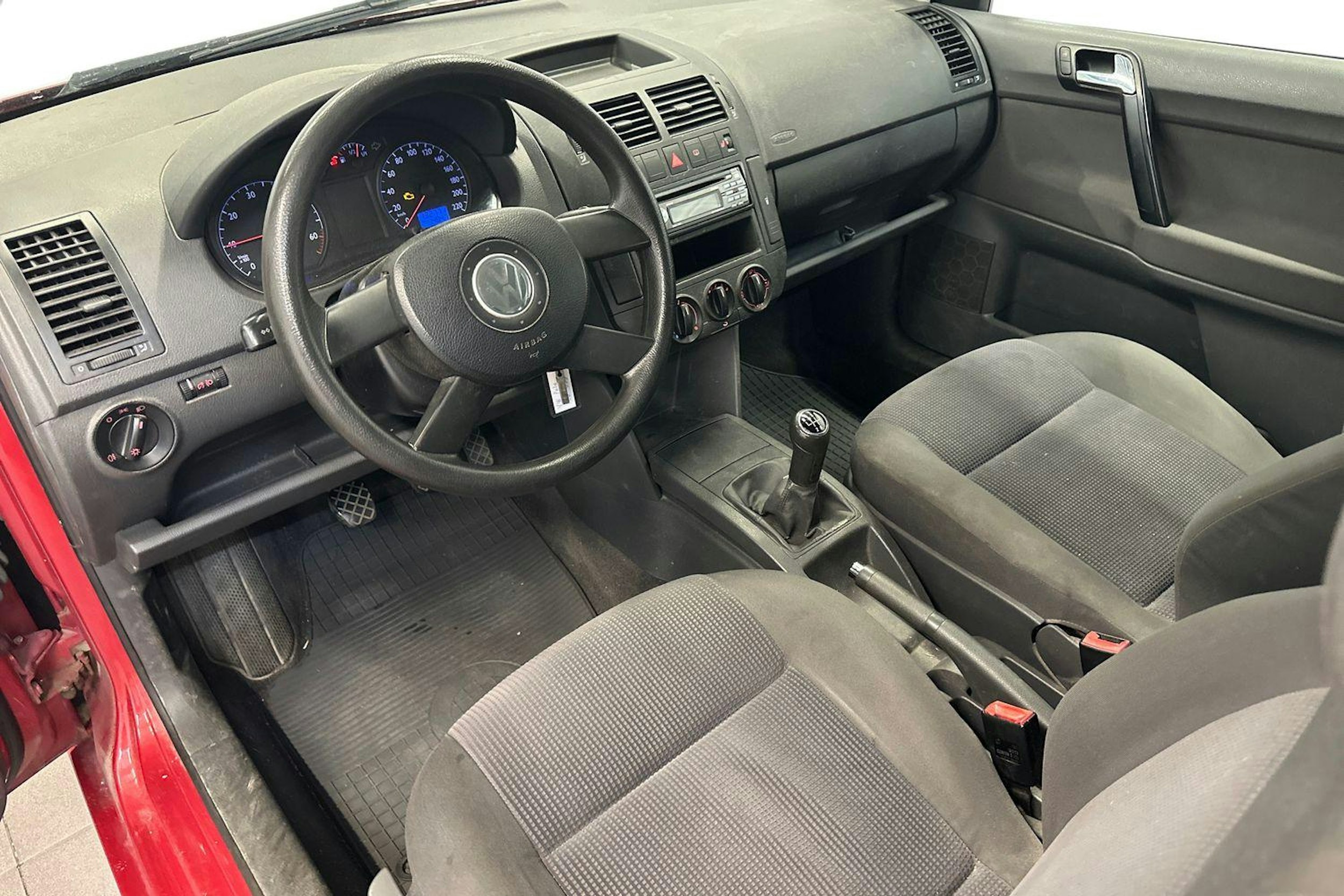 Punainen Volkswagen POLO 2004 kuva 7.