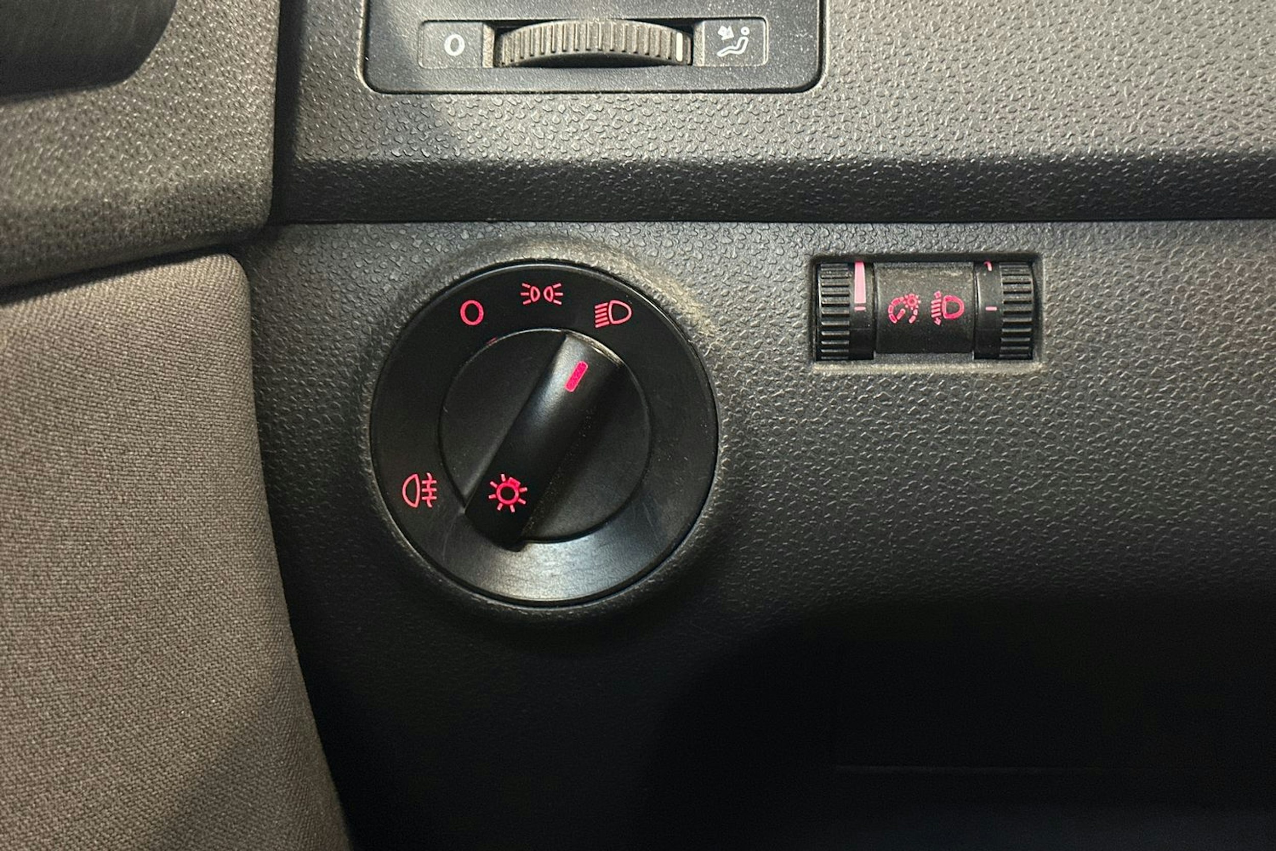 Punainen Volkswagen POLO 2004 kuva 10.
