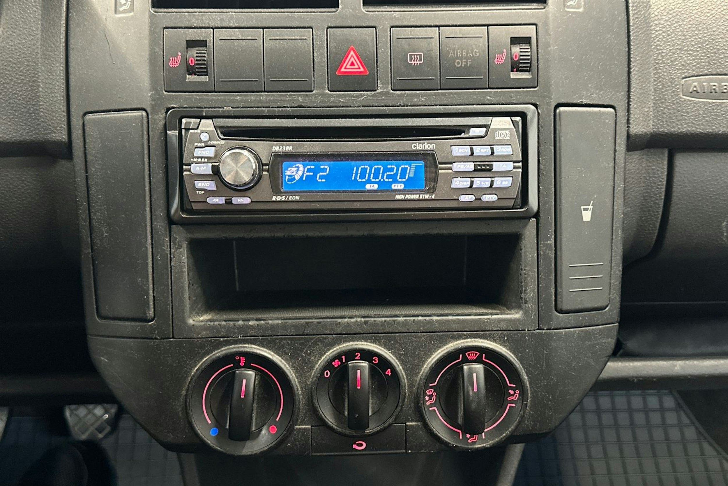Punainen Volkswagen POLO 2004 kuva 13.