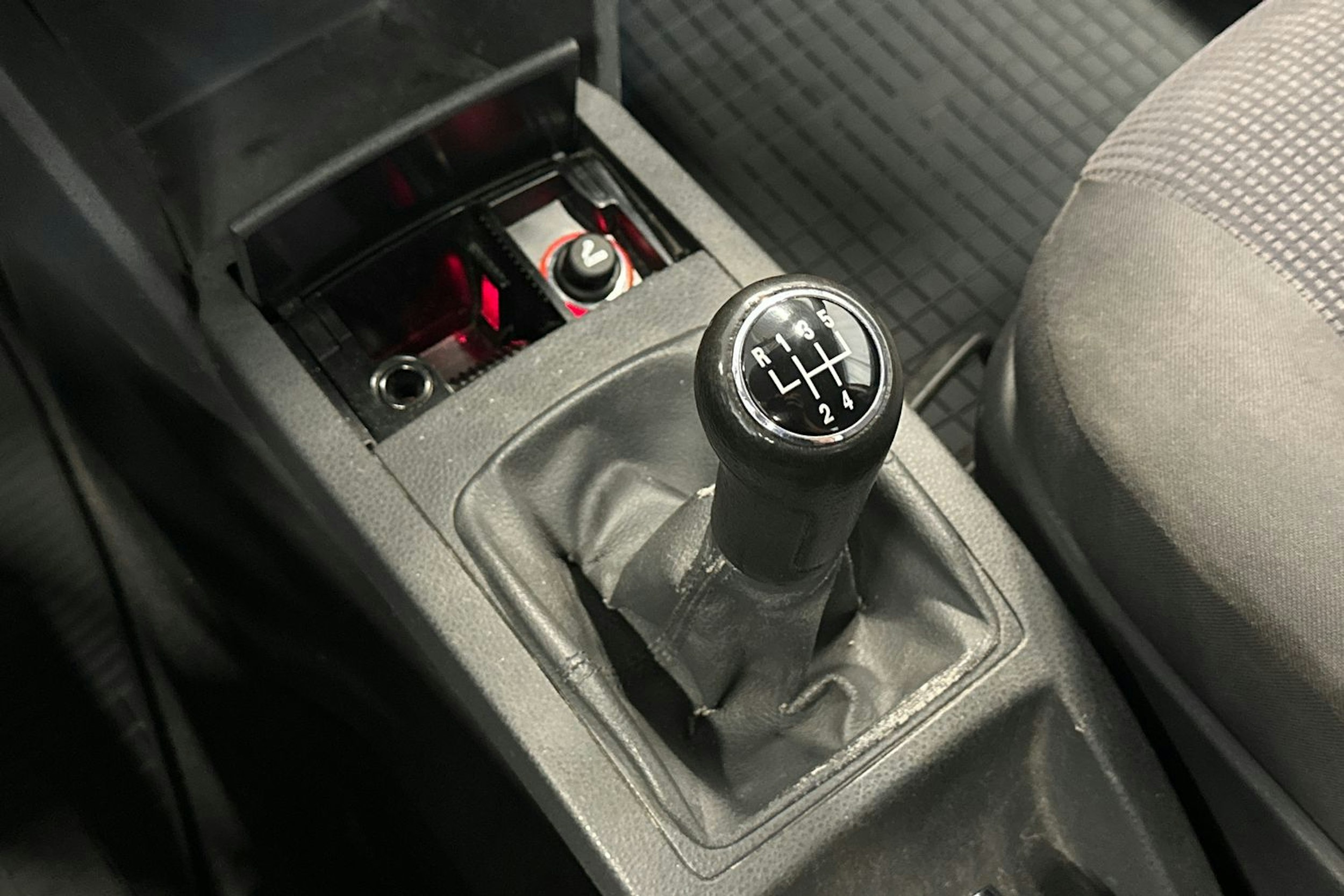 Punainen Volkswagen POLO 2004 kuva 14.
