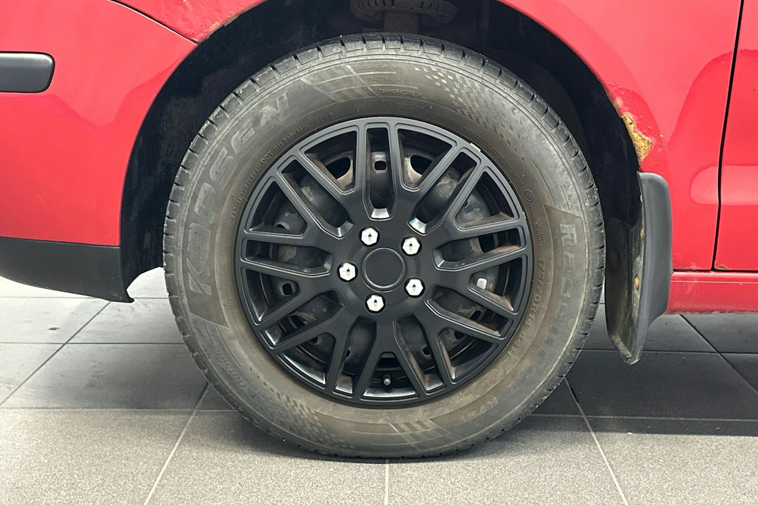 Punainen Volkswagen POLO 2004 kuva 17.