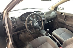 harmaa Volkswagen Polo 2004 kuva 6.