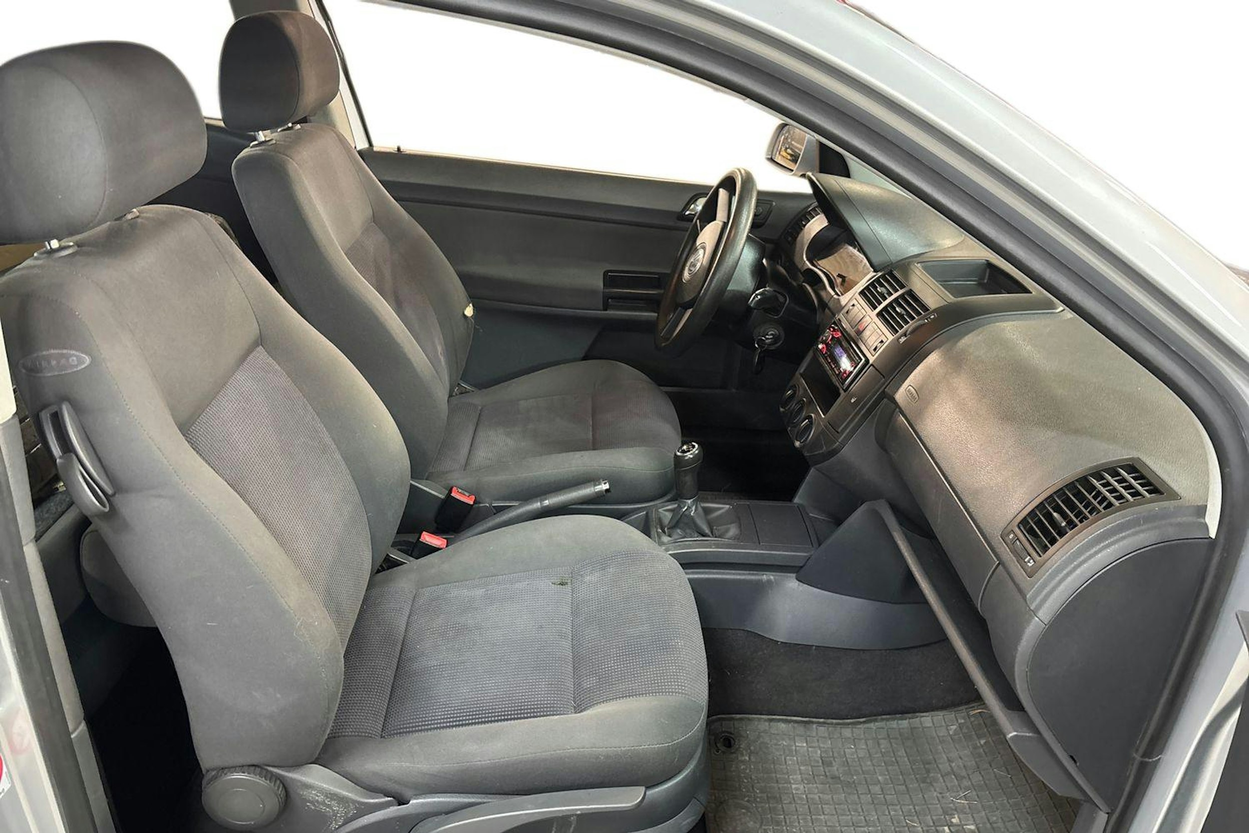 harmaa Volkswagen Polo 2004 kuva 8.