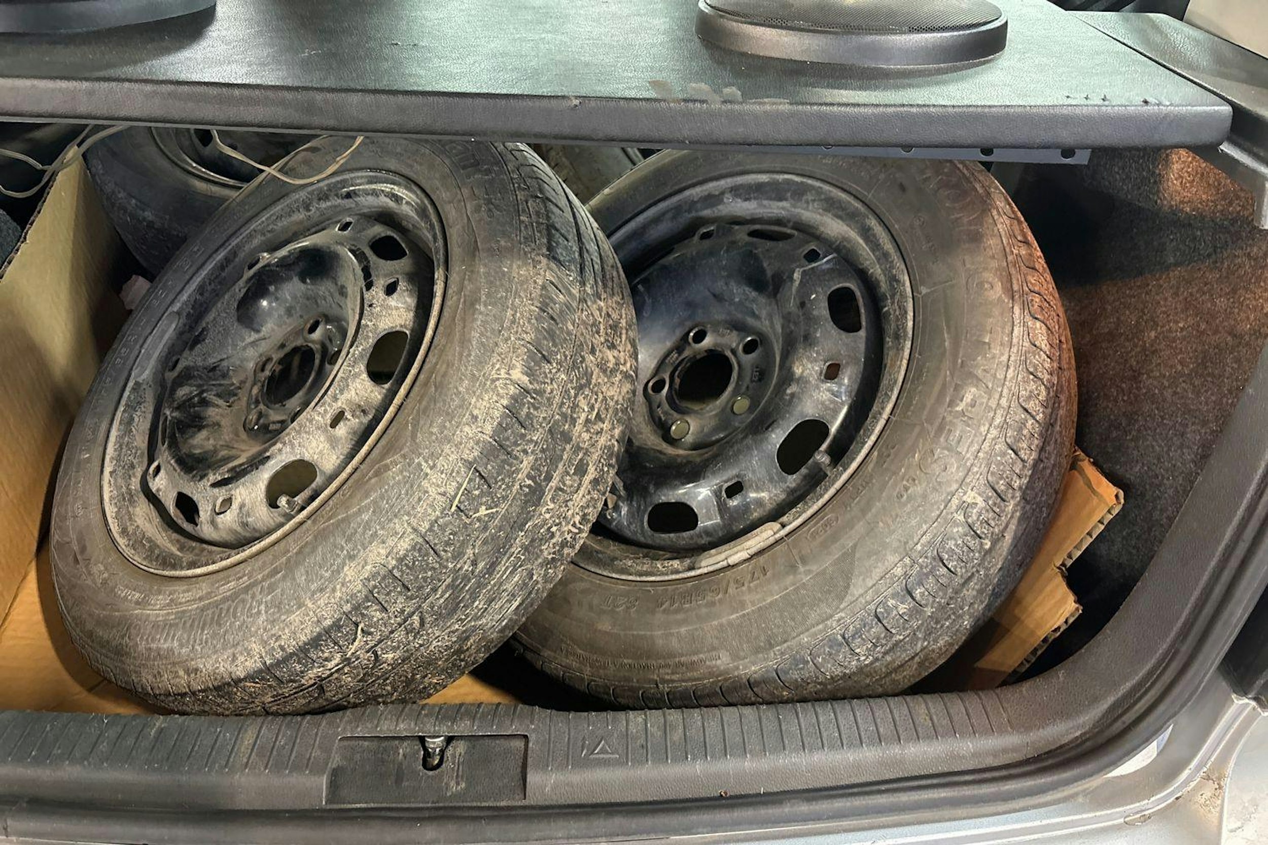 harmaa Volkswagen Polo 2004 kuva 9.