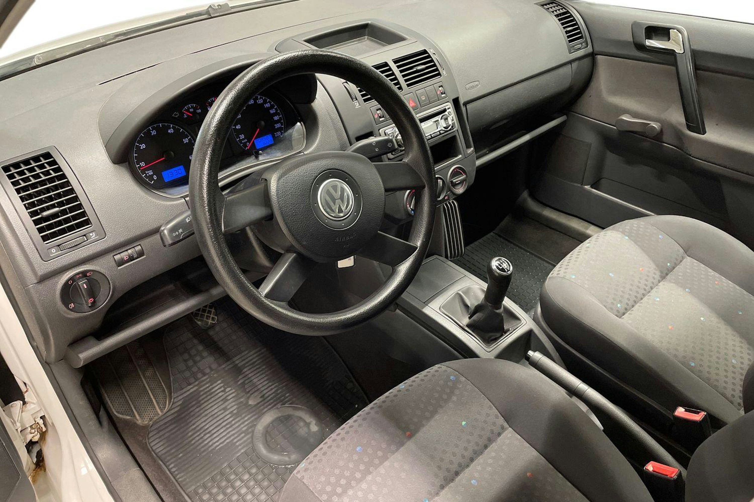 valkoinen Volkswagen Polo 2004 kuva 7.