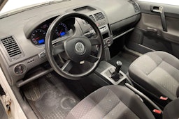 valkoinen Volkswagen Polo 2004 kuva 7.