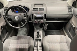valkoinen Volkswagen Polo 2004 kuva 9.