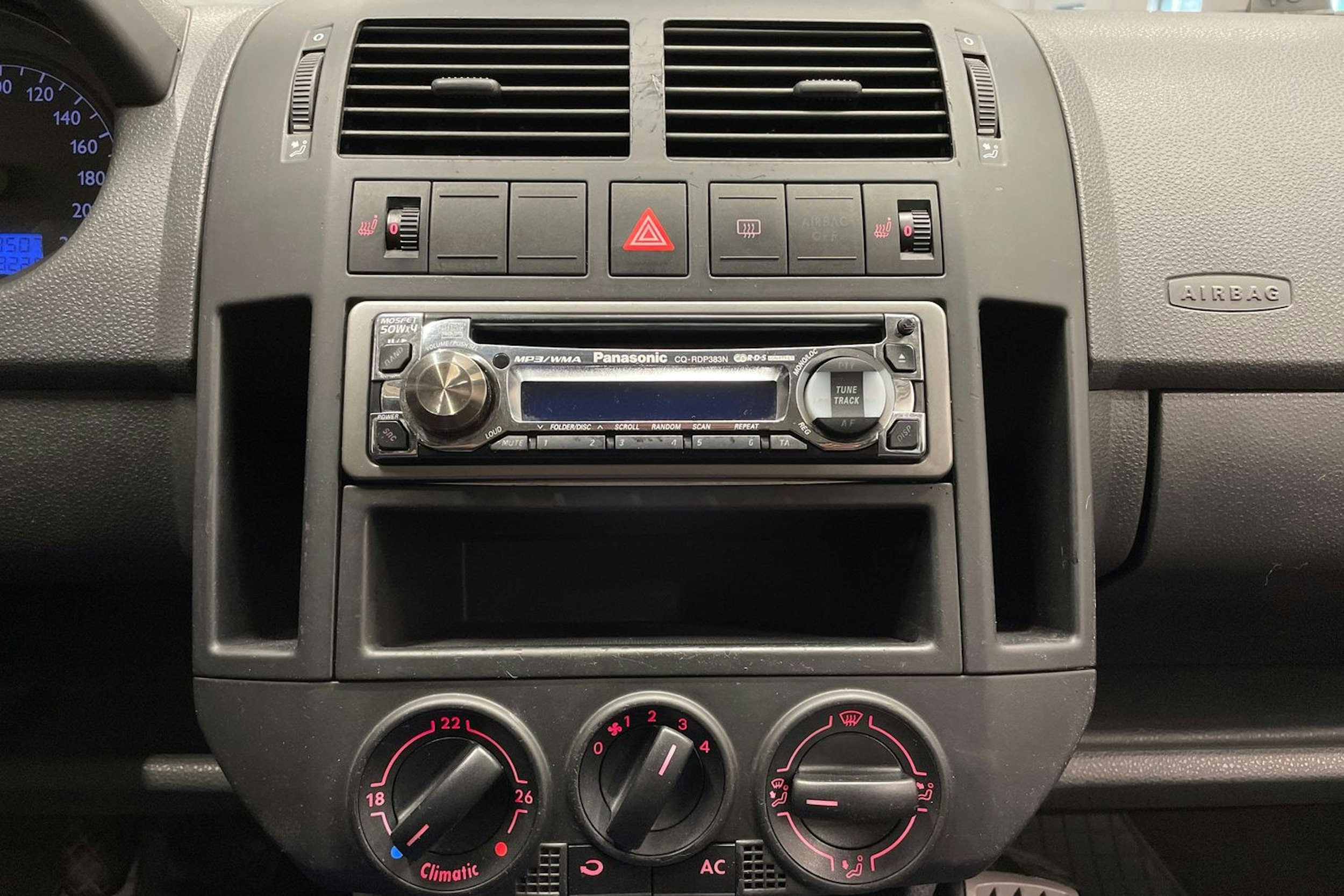 valkoinen Volkswagen Polo 2004 kuva 16.