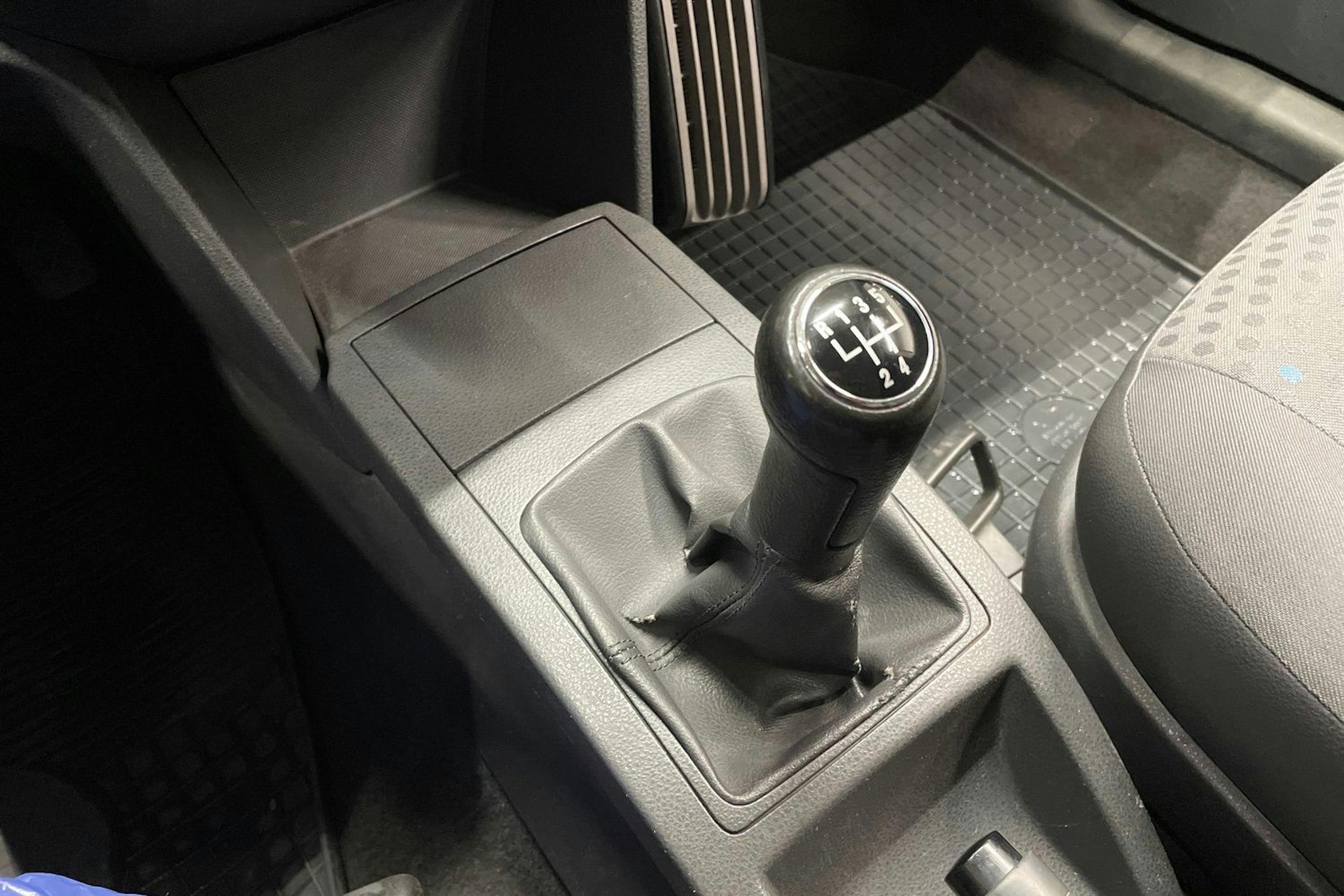 valkoinen Volkswagen Polo 2004 kuva 17.