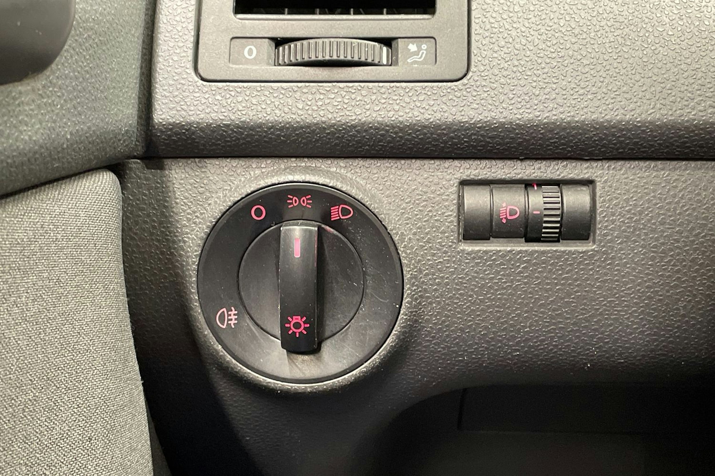 valkoinen Volkswagen Polo 2004 kuva 18.