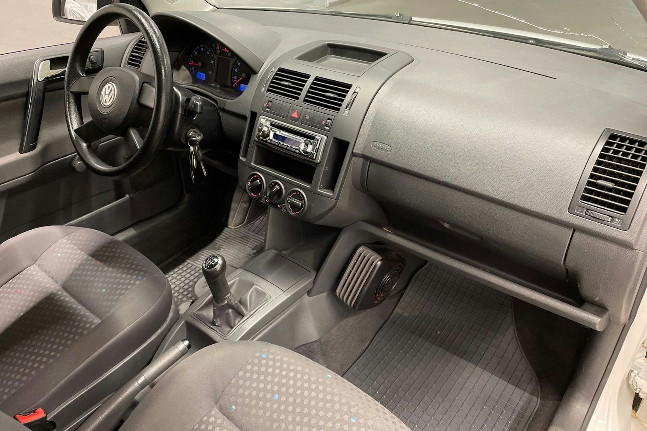 valkoinen Volkswagen Polo 2004 kuva 21.