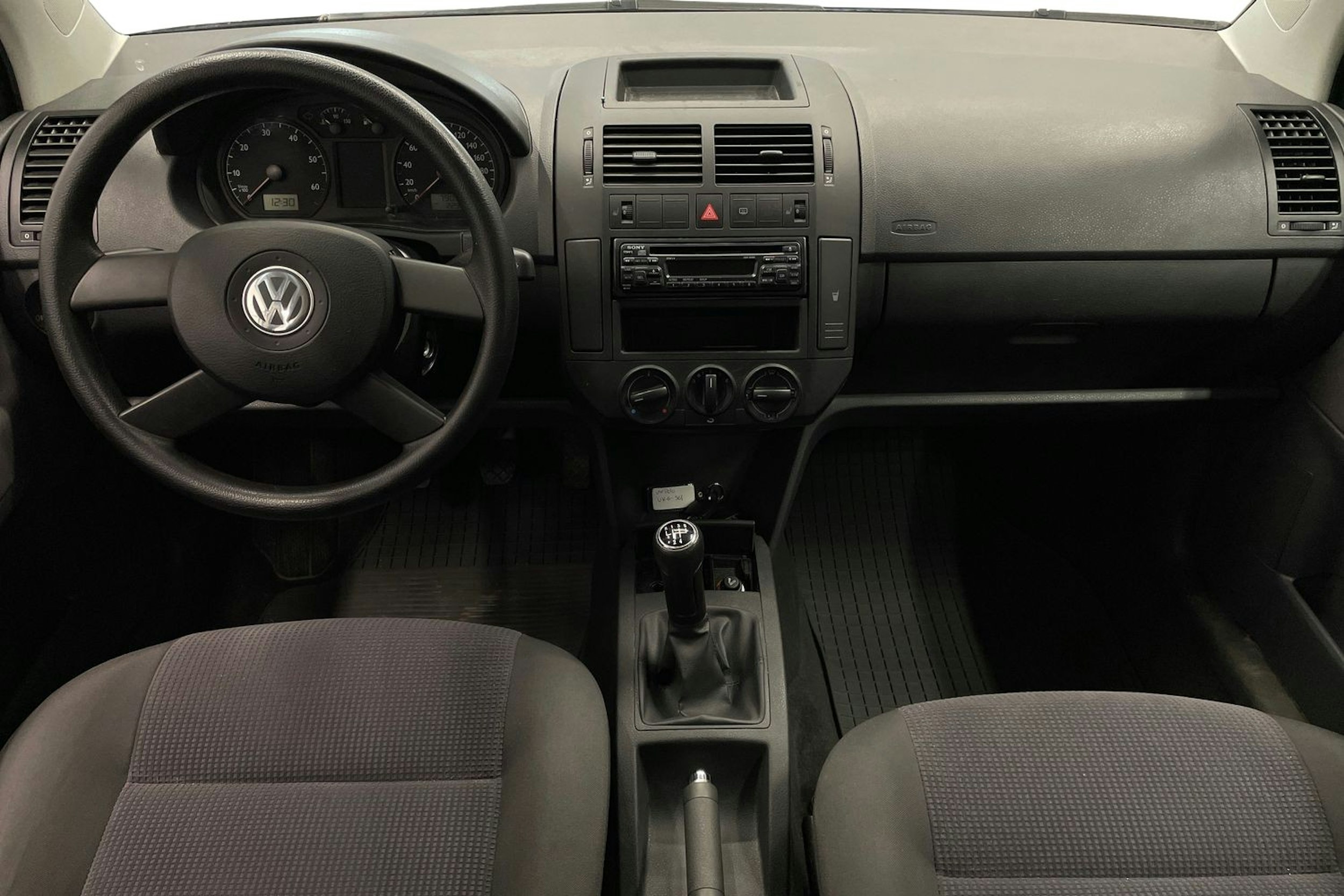 Harmaa Volkswagen POLO 2004 kuva 9.