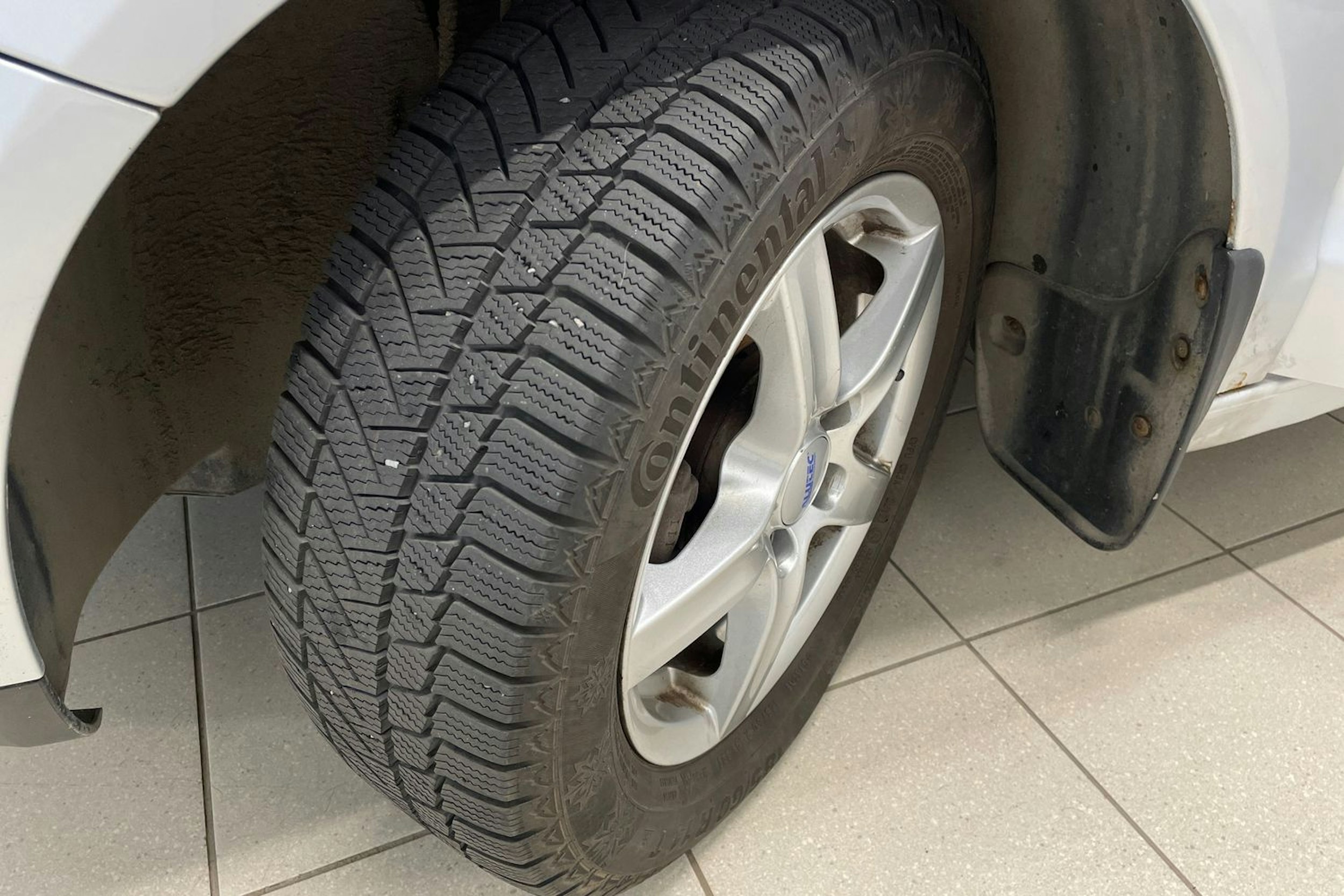 Harmaa Volkswagen POLO 2004 kuva 13.