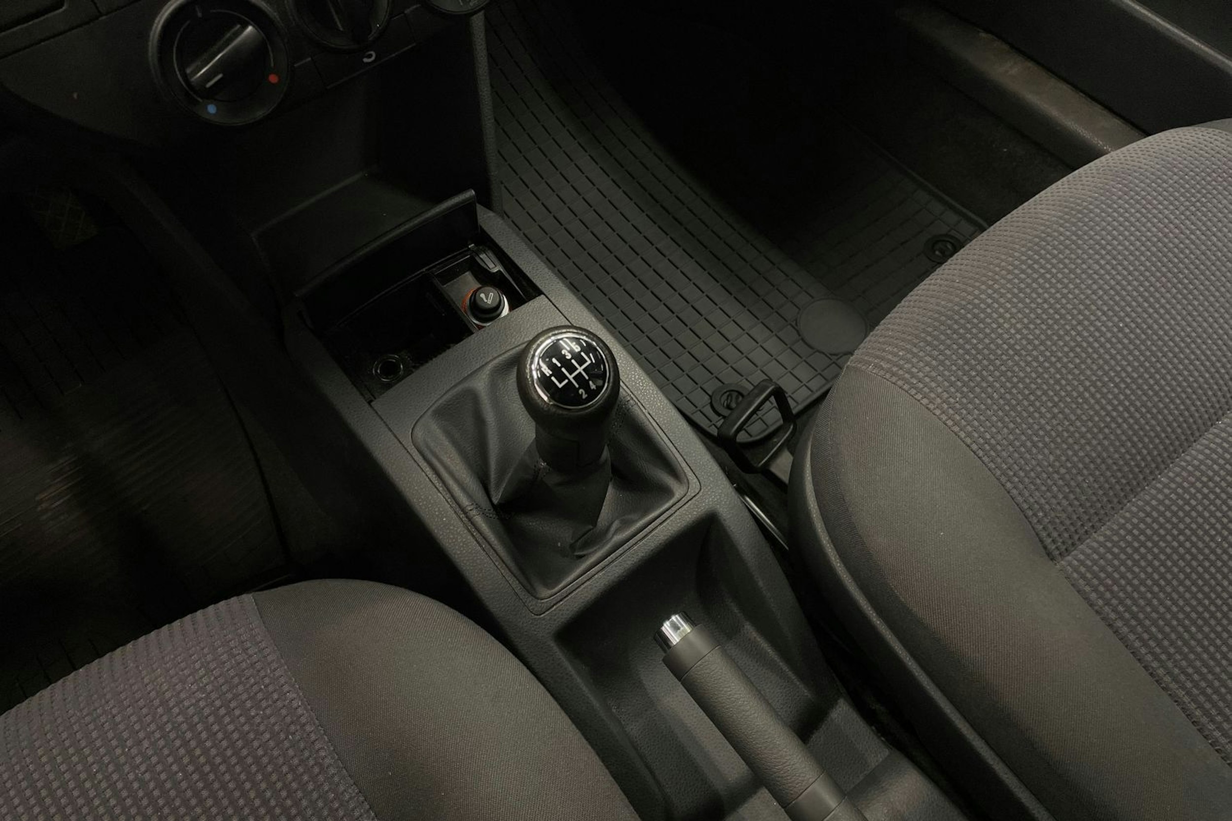 Harmaa Volkswagen POLO 2004 kuva 17.