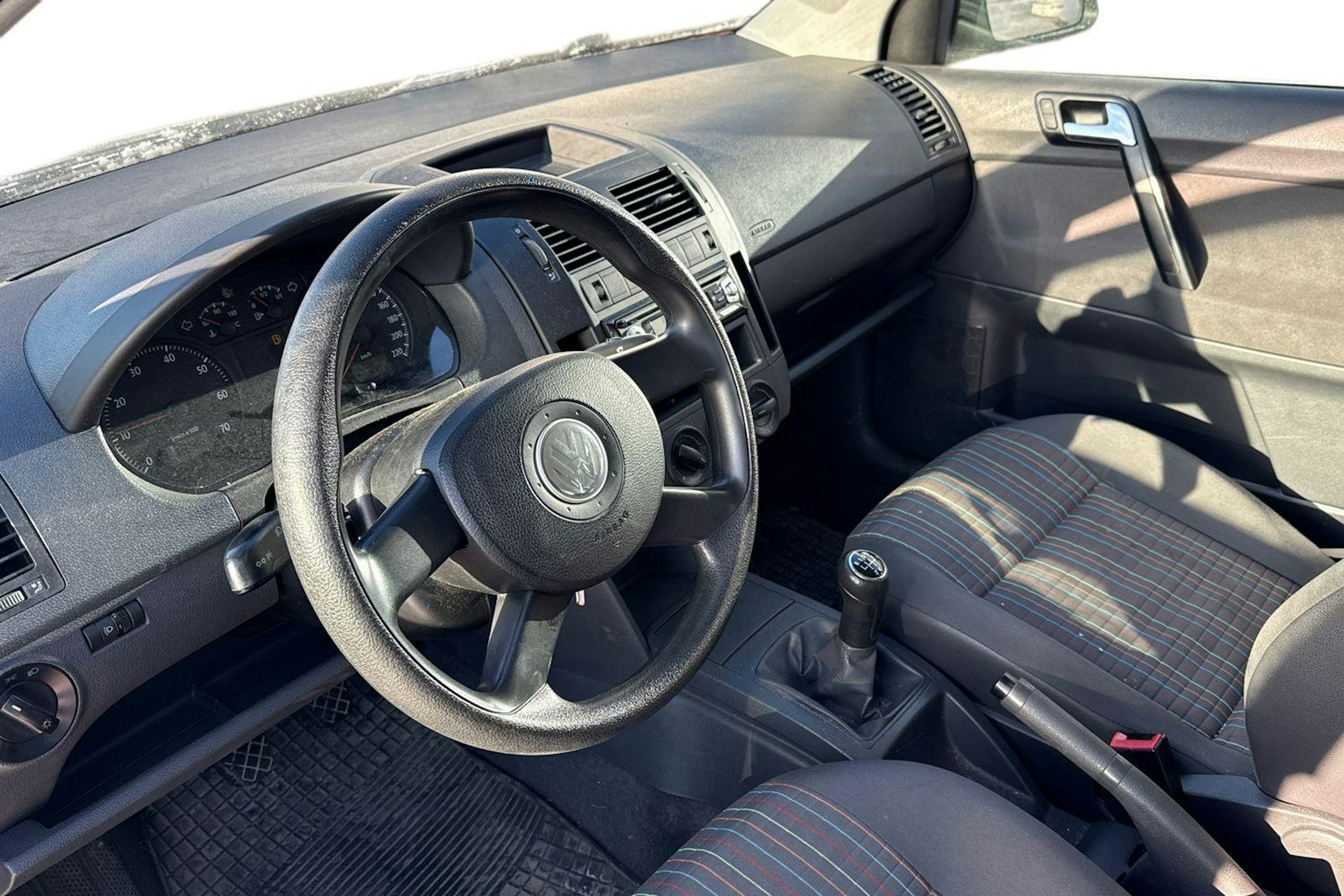 punainen Volkswagen Polo 2005 kuva 3.