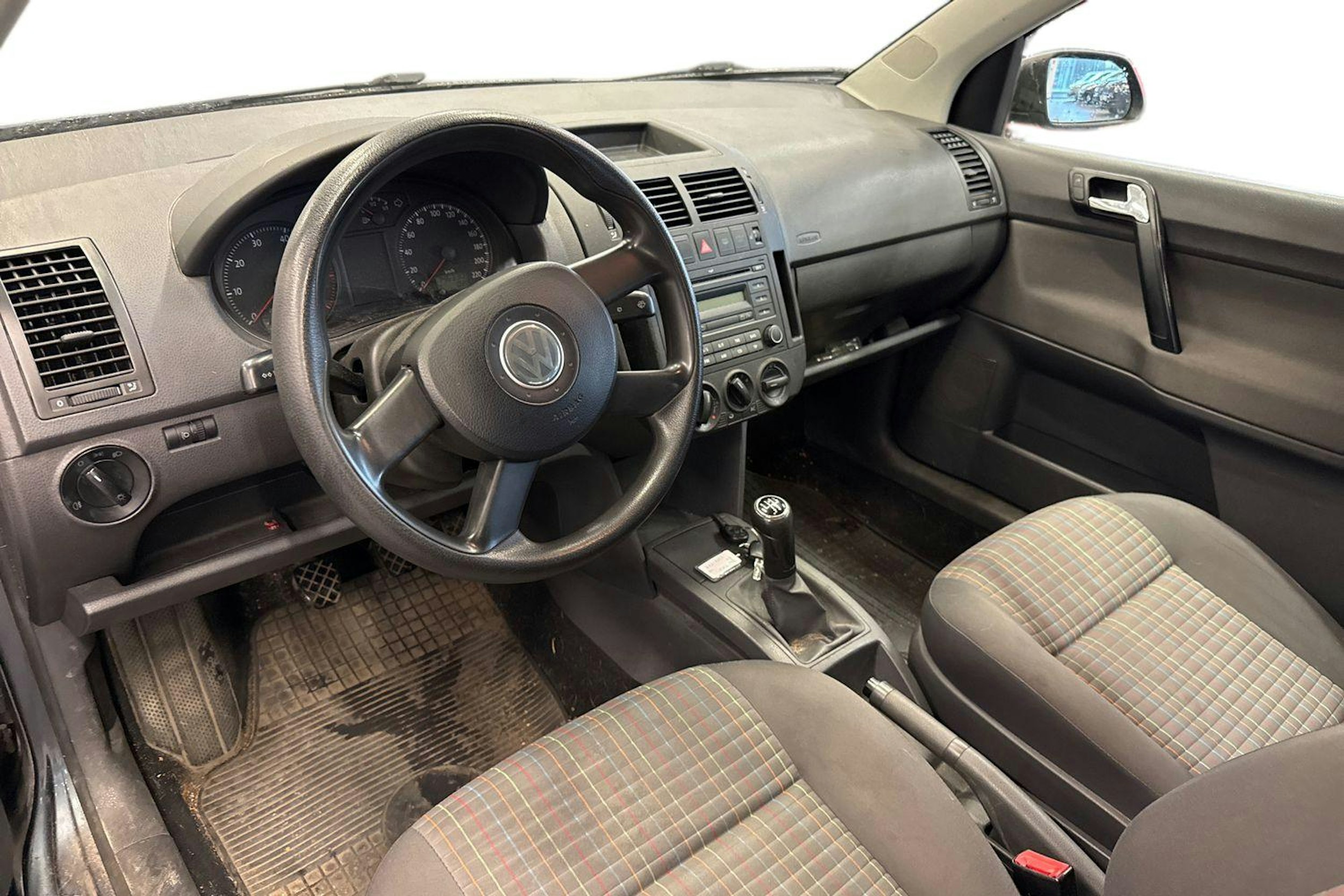 Harmaa Volkswagen POLO 2006 kuva 3.