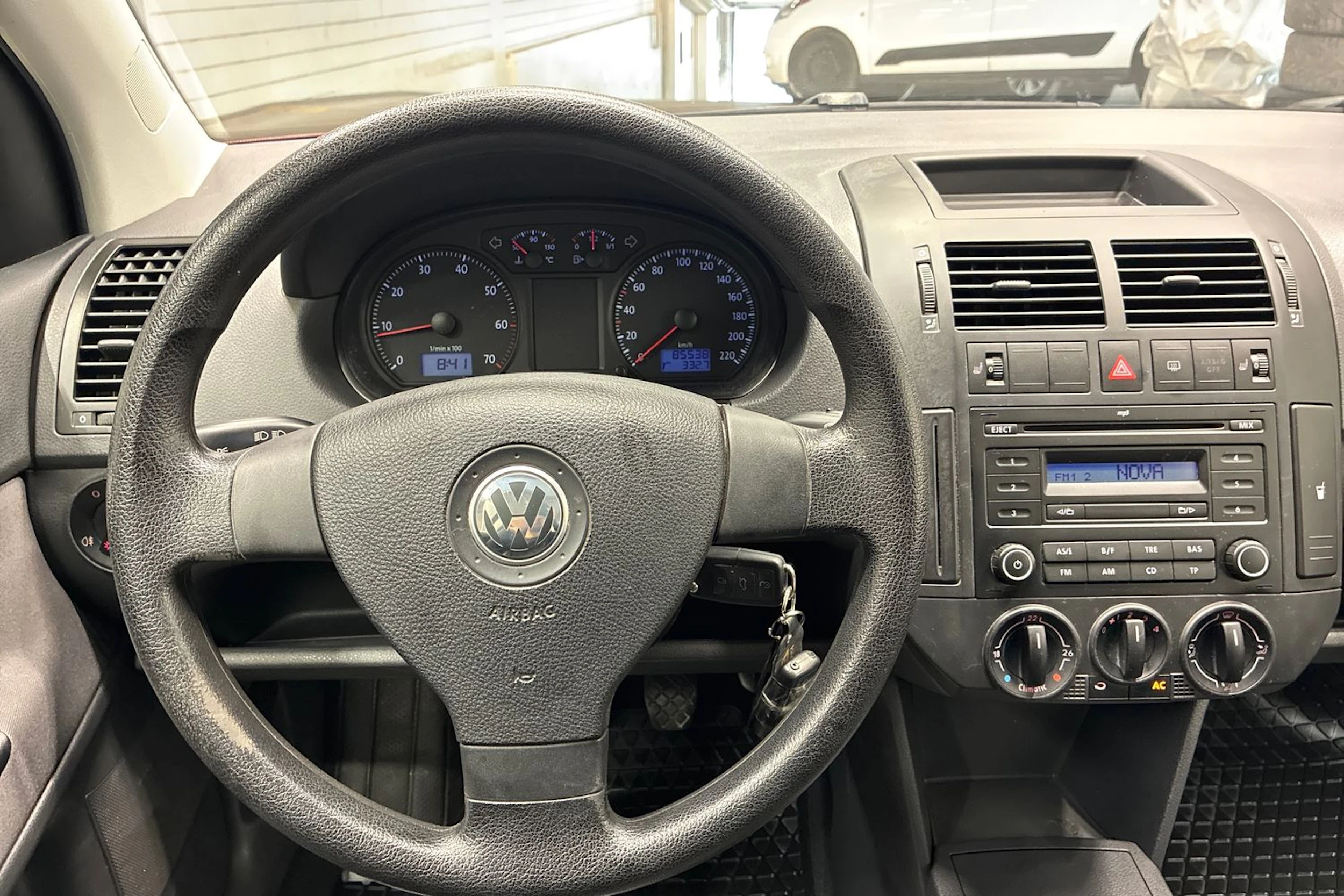 punainen Volkswagen Polo 2008 kuva 15.