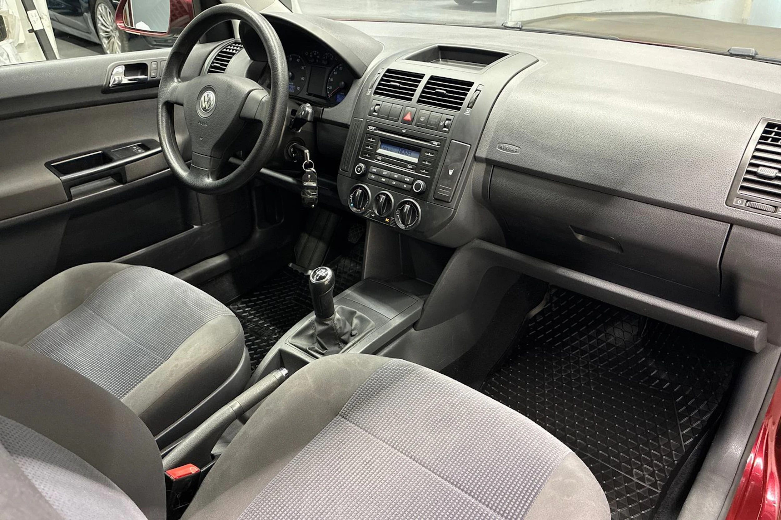 punainen Volkswagen Polo 2008 kuva 25.