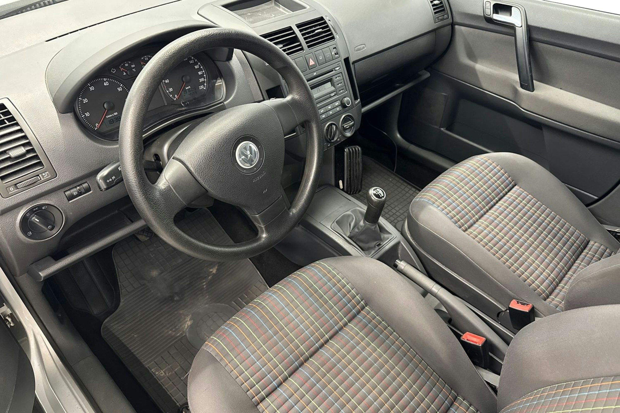 harmaa Volkswagen Polo 2007 kuva 7.